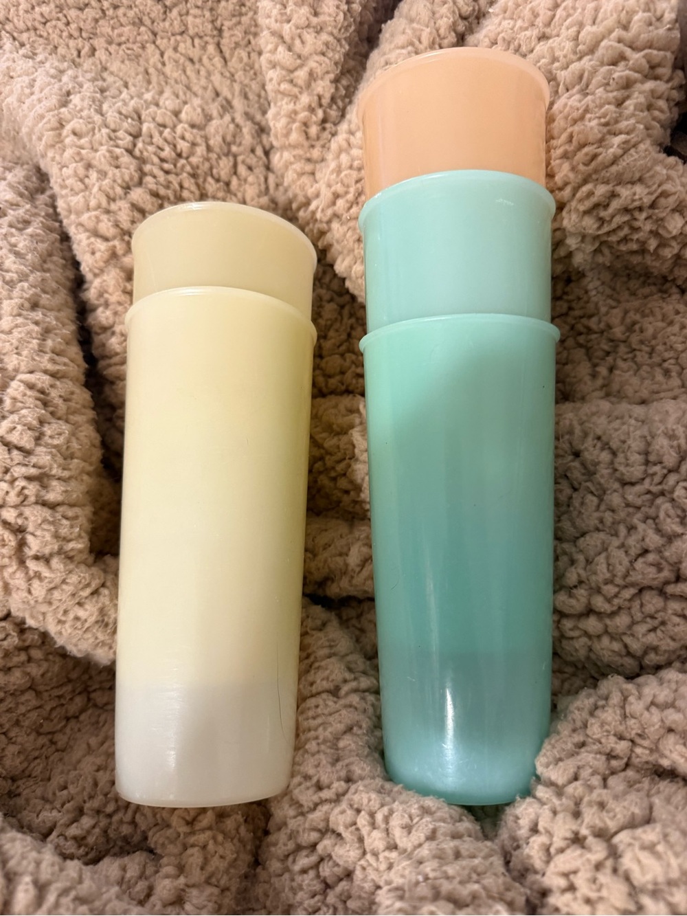Vintage set of 5 (2) 12oz (3) 9oz Tupperware Pastel Stackable